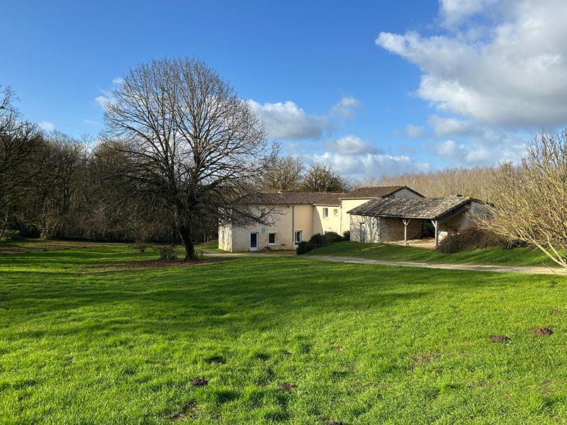 Maison - 322 m² - 11 pièces