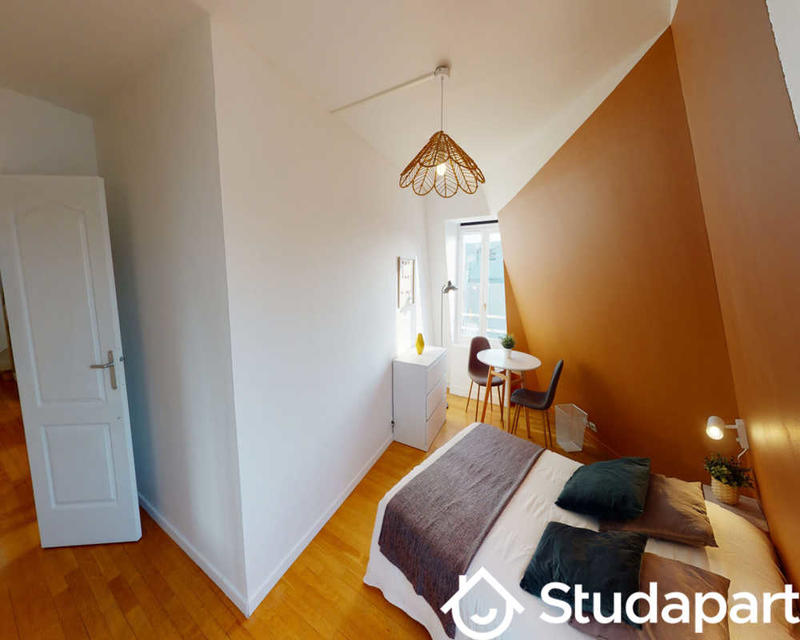 Chambre - 80 m² - 1 pièce