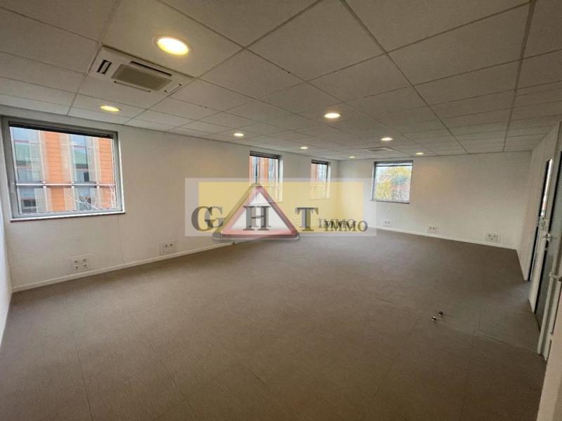 Bureau - 667 m²