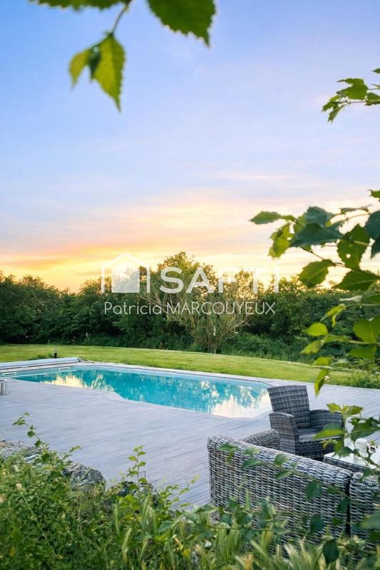 Maison - 400 m² - 10 pièces