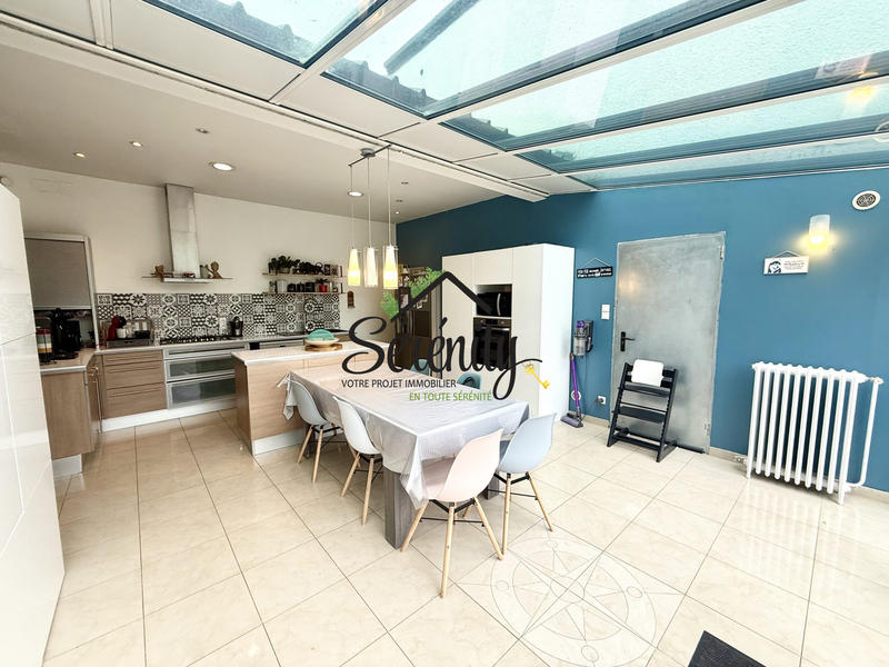 Maison - 195 m² - 8 pièces