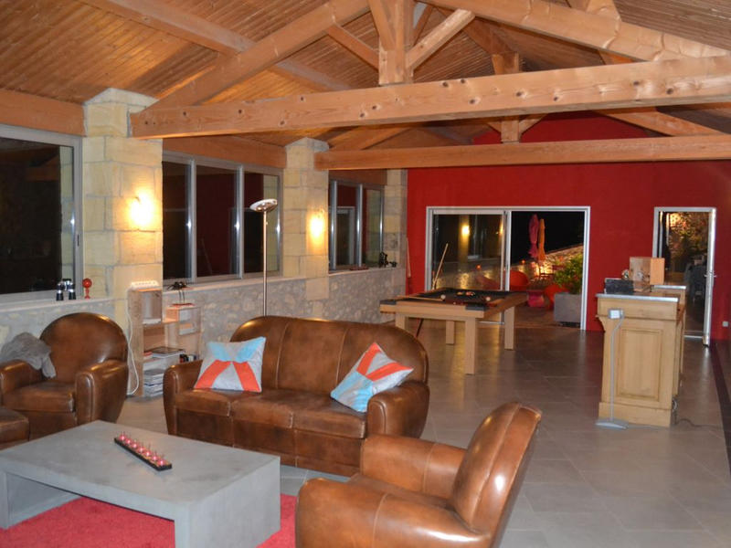 Demeure - 230 m² - 6 pièces