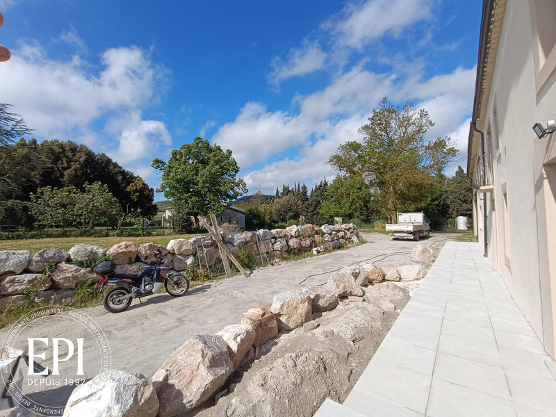 Propriété - 450 m² - 10 pièces