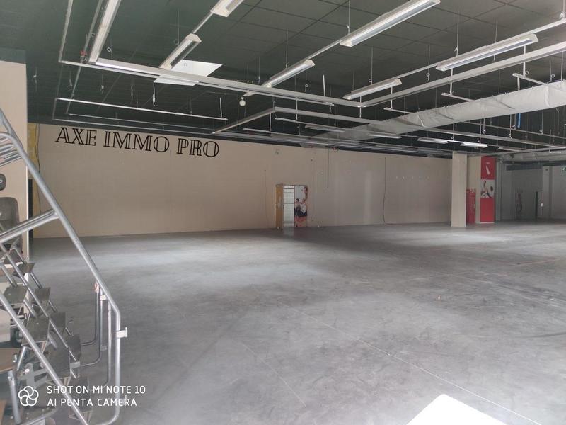 Local commercial - 1 854 m² - 5 pièces