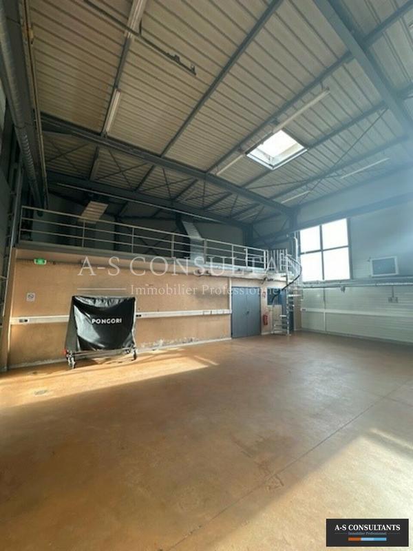 Local d'activité / Entrepôt - 670 m²