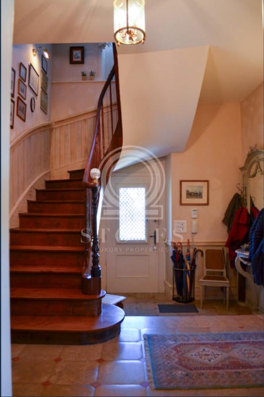 Maison - 240 m² - 12 pièces