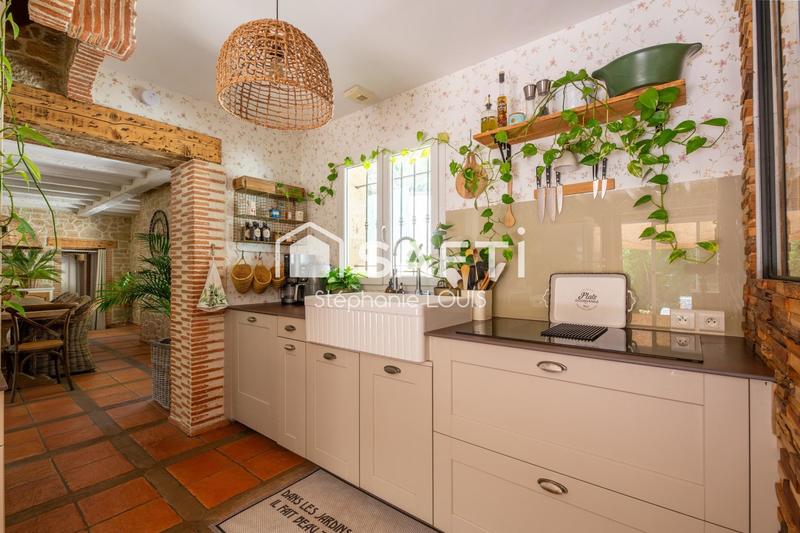 Maison - 220 m² - 8 pièces