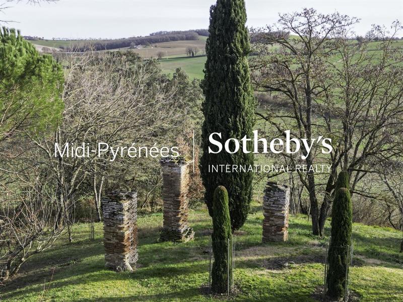 Maison - 440 m² - 12 pièces