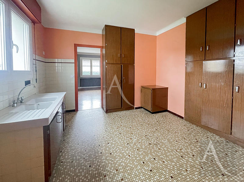 Maison - 170 m² - 8 pièces