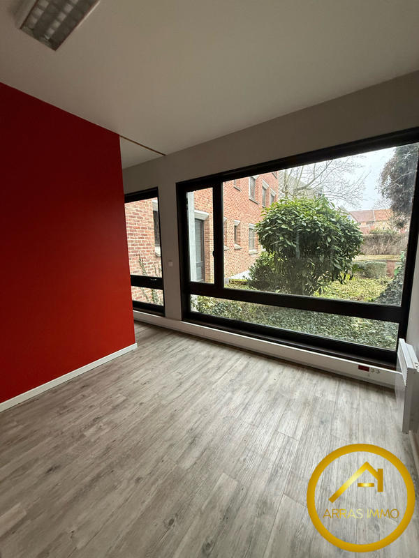 Local commercial - 210 m² - 6 pièces