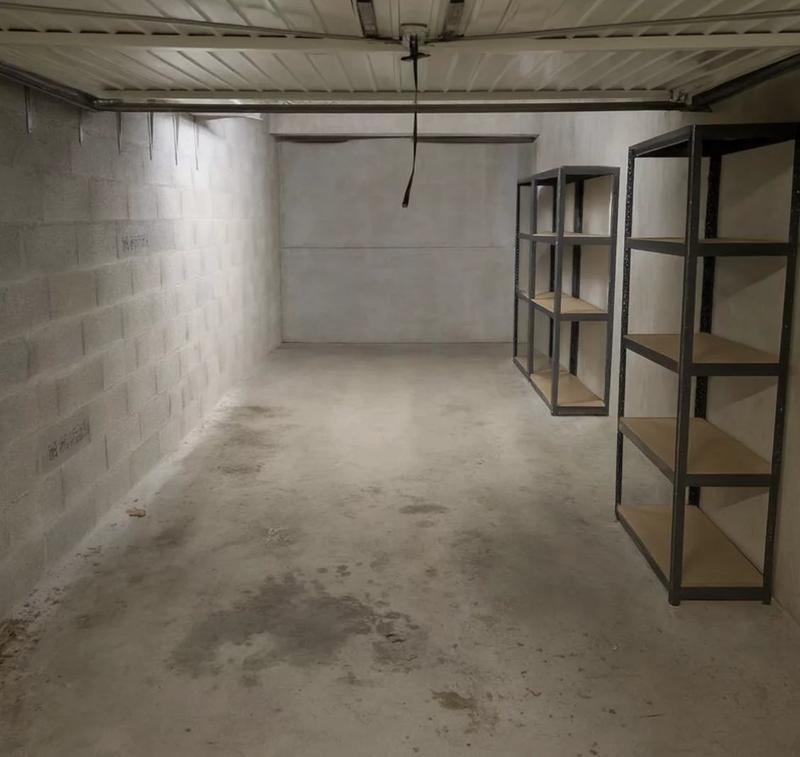 Parking / Garage - 25 m²