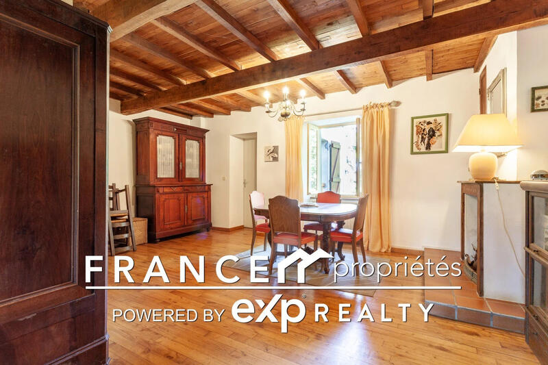 Maison - 223 m² - 7 pièces