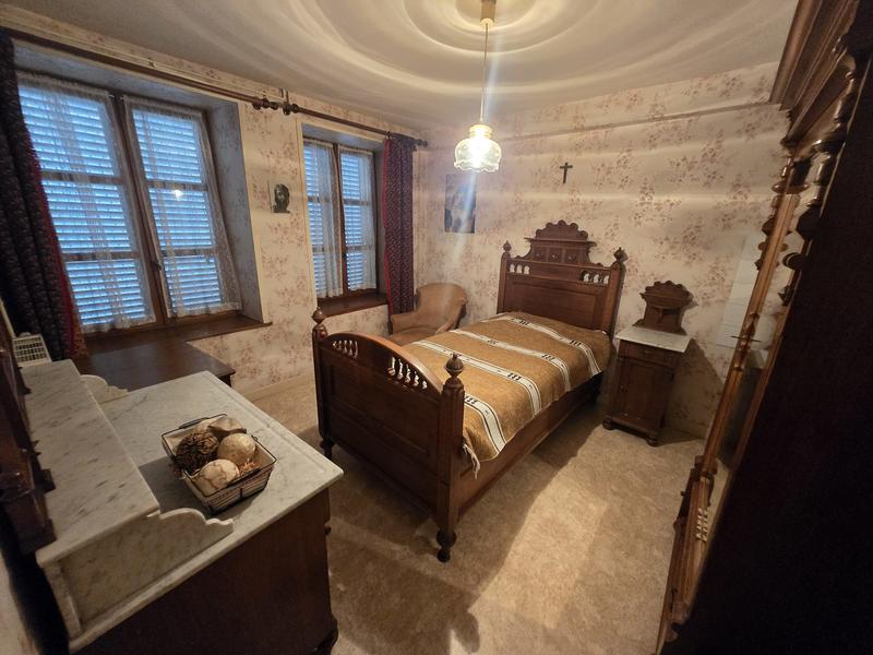 Maison ancienne - 280 m² - 13 pièces