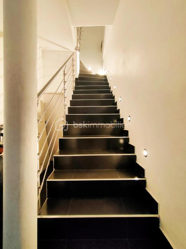 Maison - 371 m² - 7 pièces