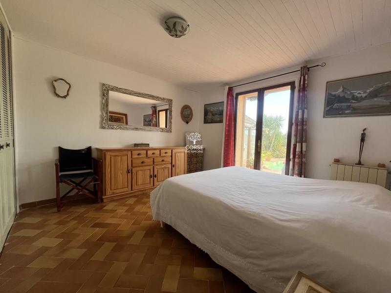 Maison - 250 m² - 9 pièces