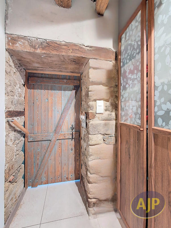 Maison - 231 m² - 12 pièces