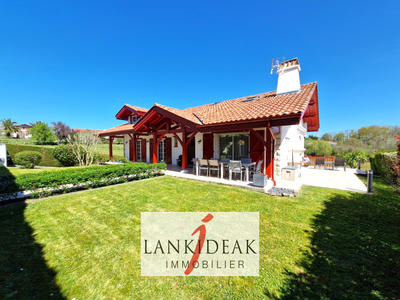 Maison - 204 m² - 6 pièces