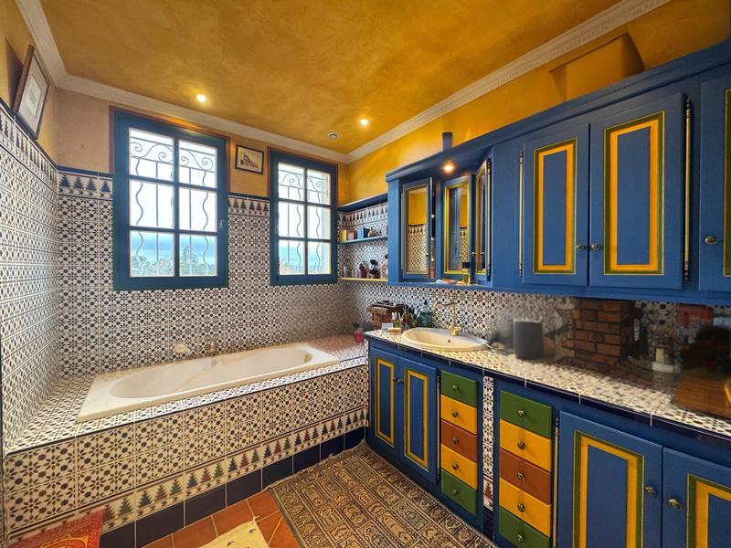 Maison traditionnelle - 368 m² - 11 pièces