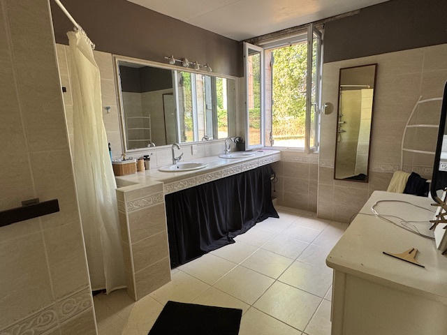 Propriété - 280 m² - 6 pièces