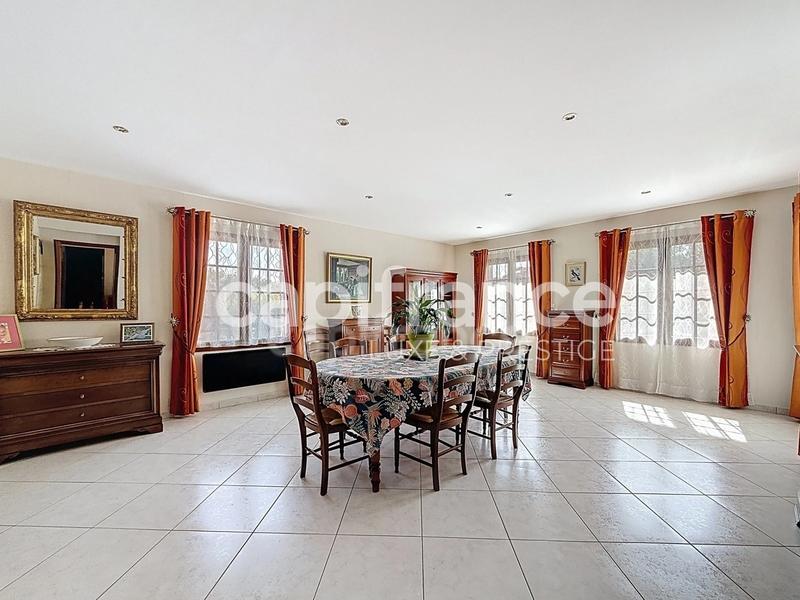 Maison - 212 m² - 8 pièces