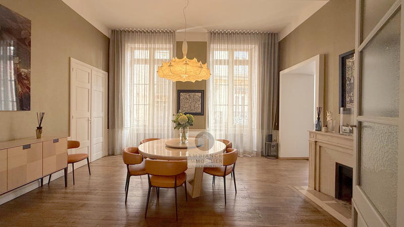 Appartement - 358 m² - 9 pièces