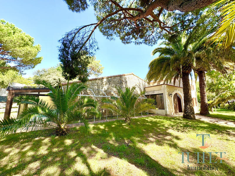 Villa - 256 m² - 9 pièces