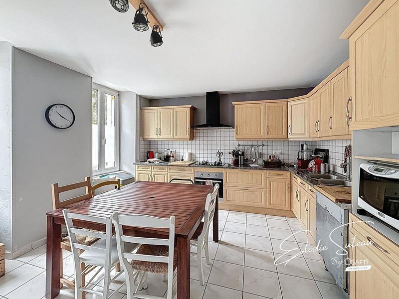 Maison - 166 m² - 8 pièces