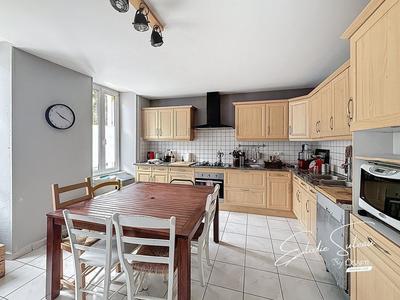 Maison - 166 m² - 8 pièces