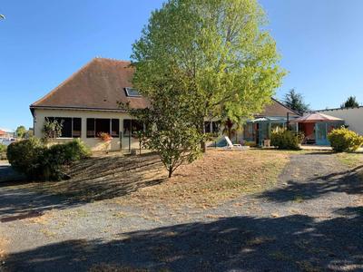Maison - 460 m² - 14 pièces