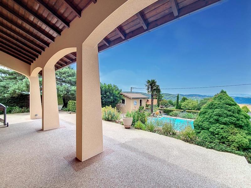 Maison - 271 m² - 5 pièces