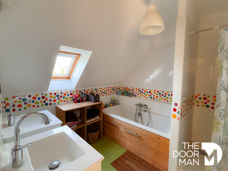 Maison - 185 m² - 8 pièces