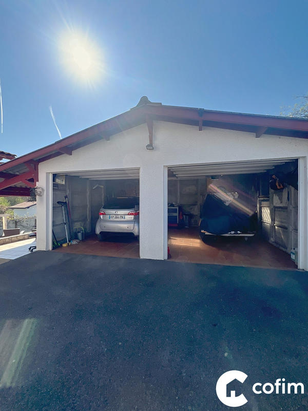 Maison traditionnelle - 194 m² - 9 pièces