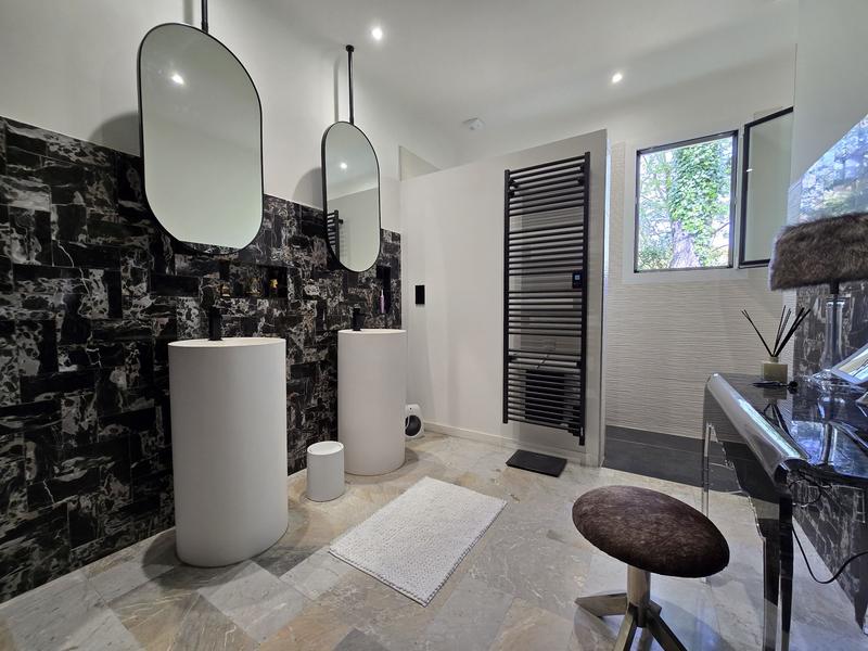 Maison - 202 m² - 6 pièces