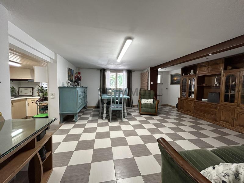 Maison - 210 m² - 6 pièces