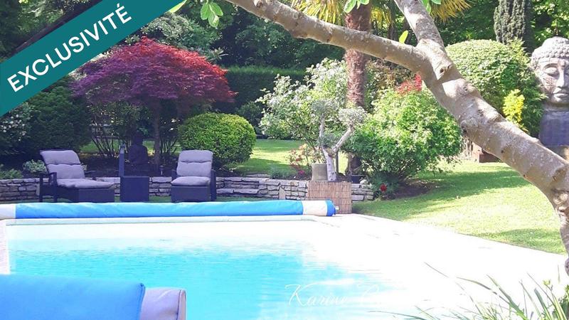 Maison - 237 m² - 8 pièces