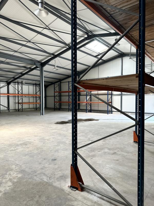 Local d'activité / Entrepôt - 350 m²