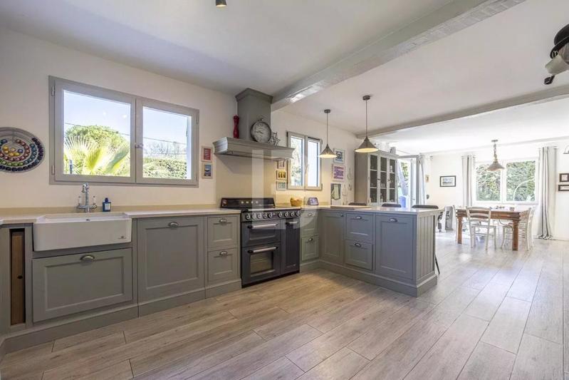 Villa - 204 m² - 8 pièces