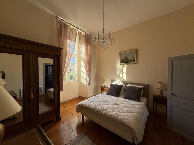 Château - 450 m² - 16 pièces