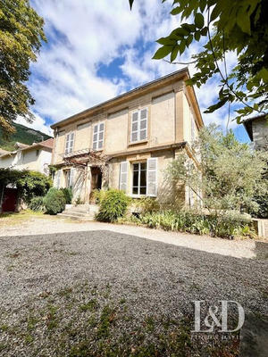 Maison - 237 m² - 10 pièces