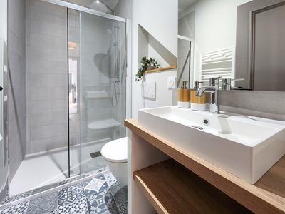 Maison - 271 m² - 12 pièces