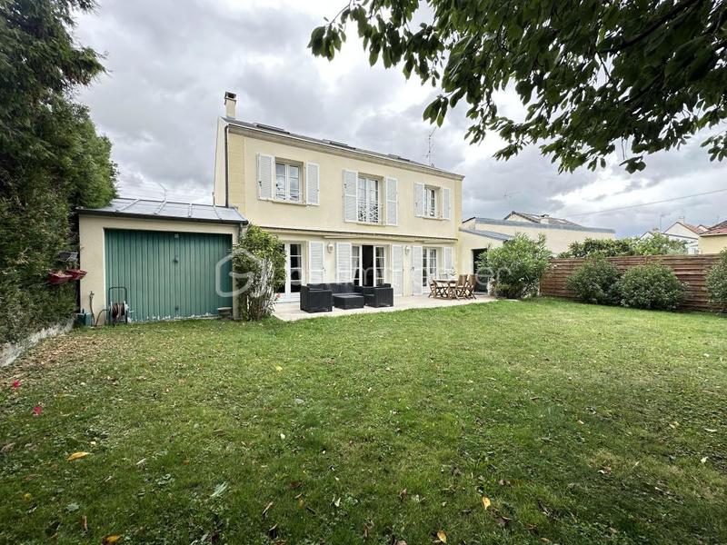 Maison traditionnelle - 170 m² - 6 pièces