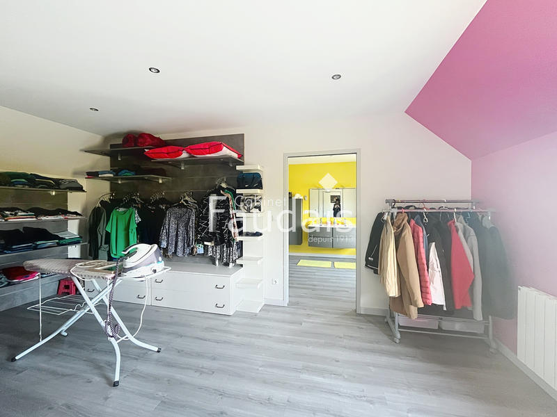 Maison - 246 m² - 8 pièces