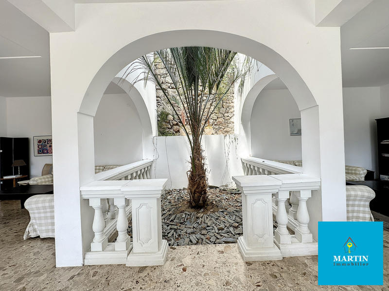 Villa - 331 m² - 10 pièces