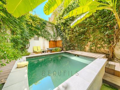 Maison - 360 m² - 10 pièces