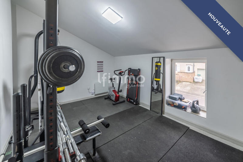 Maison - 220 m² - 6 pièces