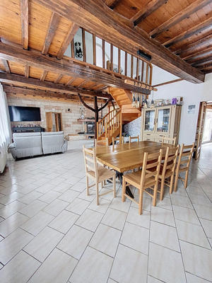 Maison - 220 m² - 9 pièces