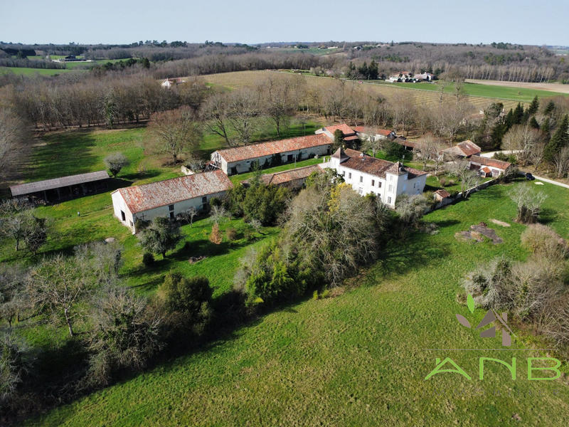 Maison ancienne - 691 m² - 19 pièces