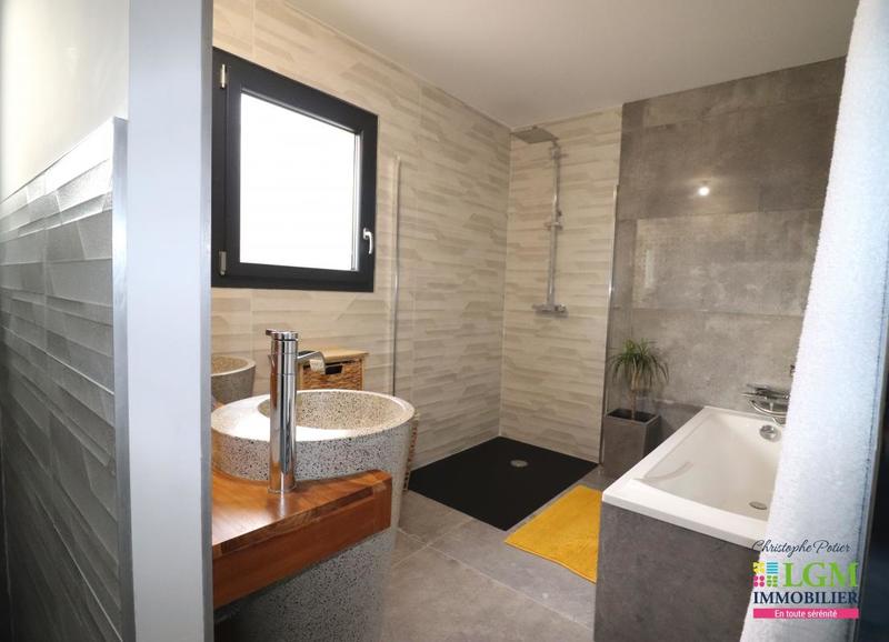 Maison - 195 m² - 8 pièces