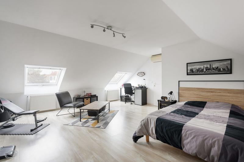 Maison - 177 m² - 7 pièces