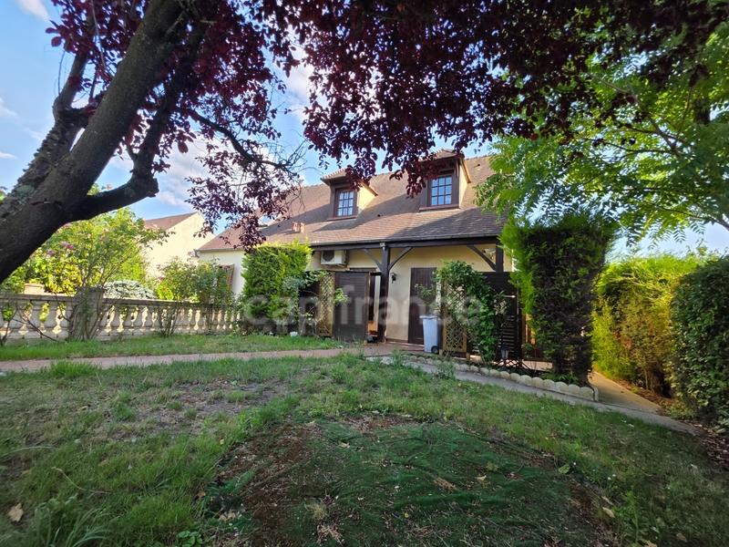 Maison - 220 m² - 8 pièces